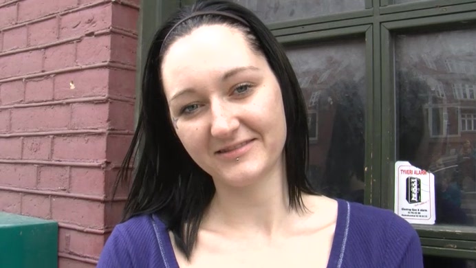 Piger slikker fisse katja kean gangbang Dansk swinger film vip models dk